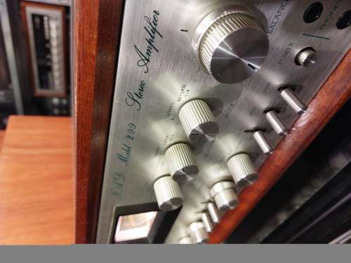 NAD 200 Verstärker-Monster im woodcase England 1975